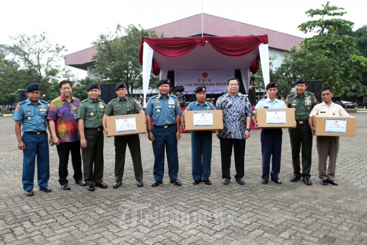Kasum TNI Buka Bazar Murah di Mabes TNI
