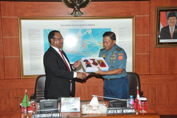 Kasum TNI Terima Kunjungan Komandan Lembaga Pertahanan Nasional