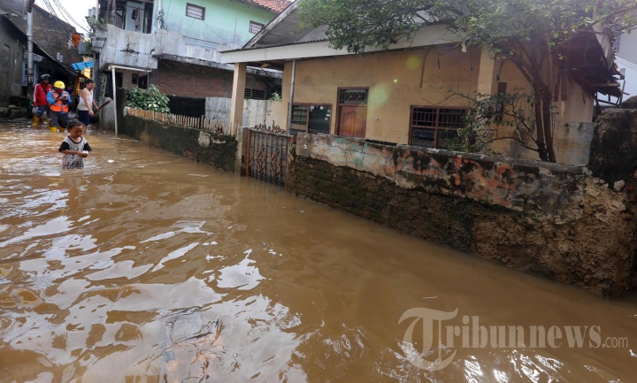 Kawasan Kampung Melayu Terendam Banjir