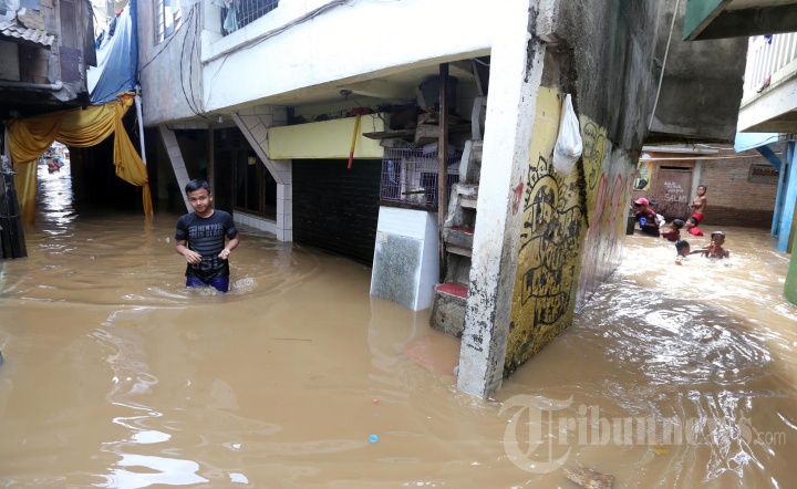 Kawasan Kampung Melayu Terendam Banjir