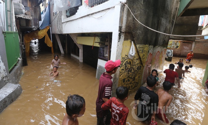 Kawasan Kampung Melayu Terendam Banjir