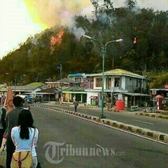 Kebakaran Gunung Lawu Mendekati Pemukiman