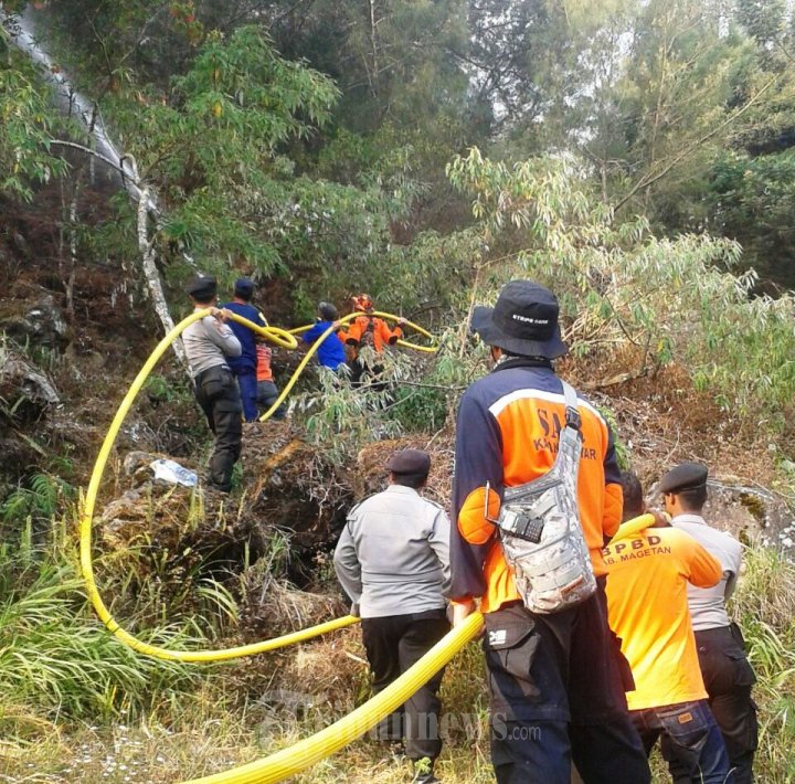 Kebakaran Gunung Lawu Mendekati Pemukiman