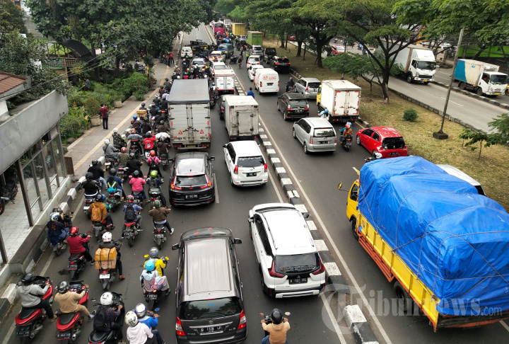 Kebakaran RM Ampera di Jalan Soekarno-Hatta Bandung