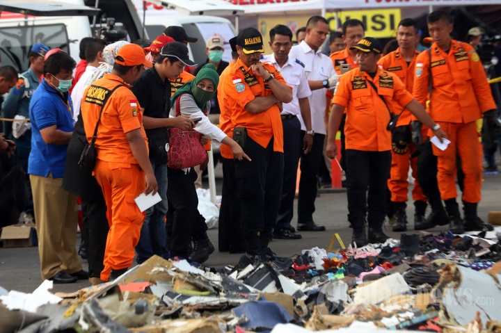 Keluarga Korban Datangi Posko Evakuasi di Tanjung Priok