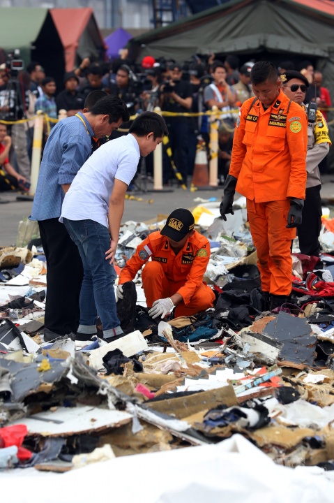 Keluarga Korban Datangi Posko Evakuasi di Tanjung Priok