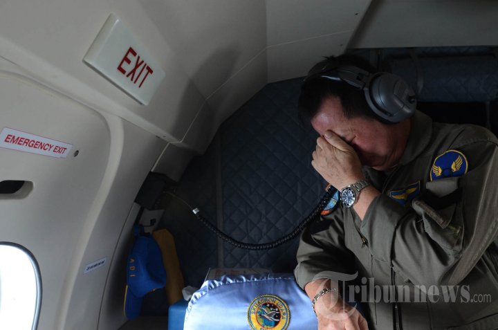 Keluarga Korban Ikut Pencarian AirAsia
