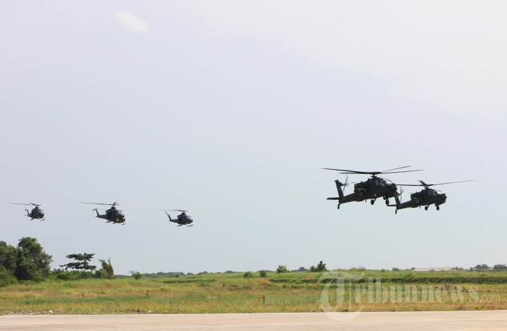 KEMHAN Serahkan Delapan Helikopter AH-64 APACHE AH-64