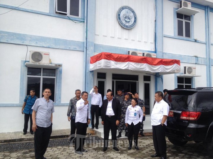Kepala Bakamla RI Lakukan Inspeksi Alutsista di Ambon