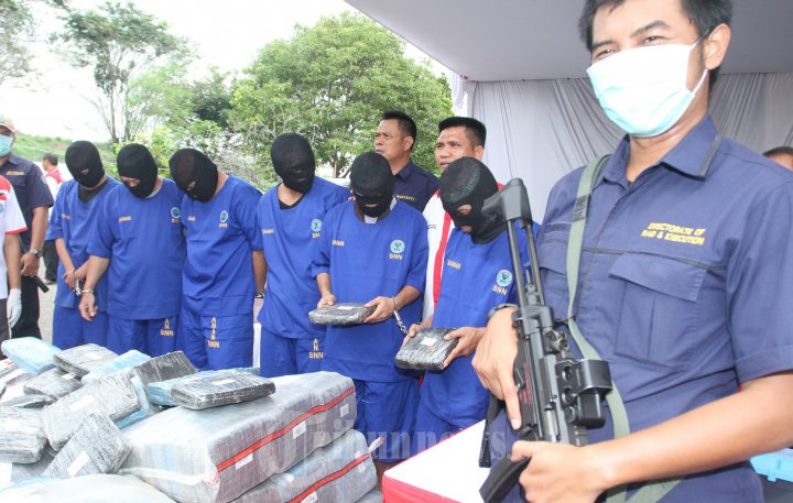 Kepala BNN Saksikan Pemusnahan BB Ganja dan Sabu
