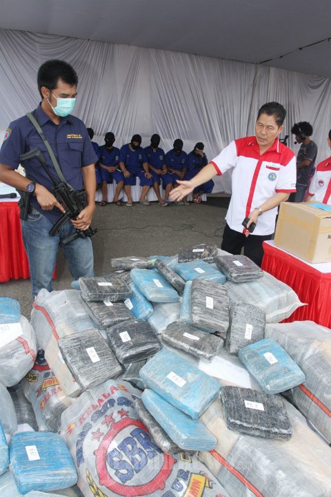 Kepala BNN Saksikan Pemusnahan BB Ganja dan Sabu