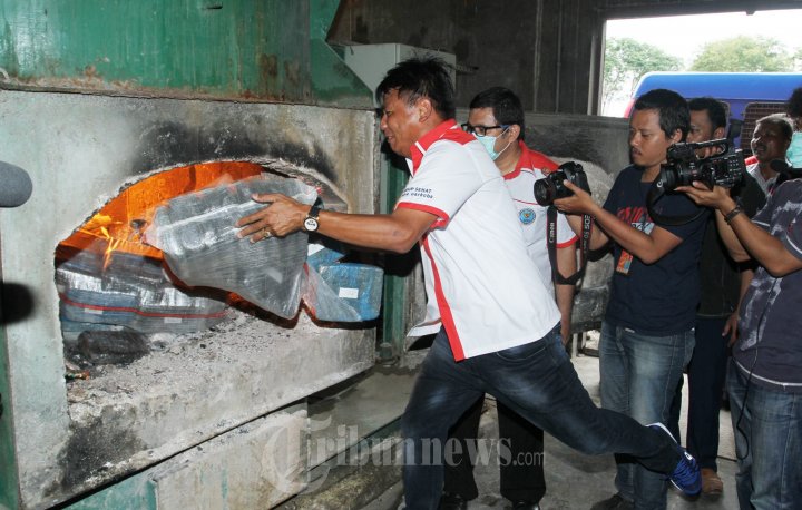 Kepala BNN Saksikan Pemusnahan BB Ganja dan Sabu