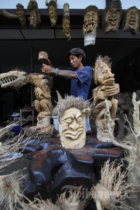 Kerajinan Limbah Akar Bambu