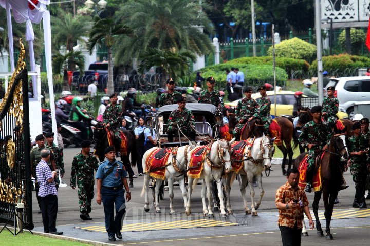 Kereta Kencana Ki Jaga Raksa Pembawa Bendera Pusaka Merah Putih