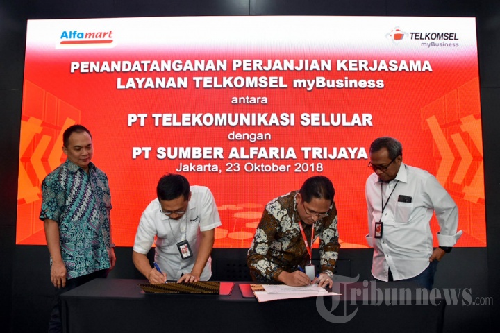 Kerjasama Telkomsel dan Alfamart