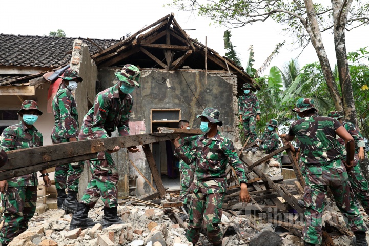 Kerusakan Akibat Gempa Banten