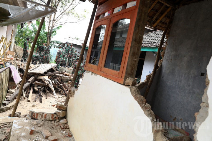 Kerusakan Akibat Gempa Banten
