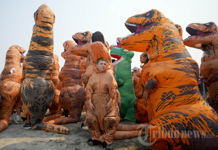 Keseruan Lomba Balap T-Rex di Amerika Serikat