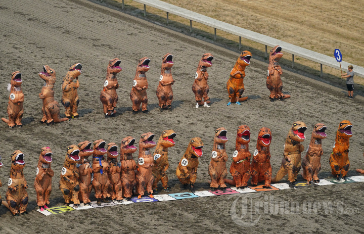 Keseruan Lomba Balap T-Rex di Amerika Serikat