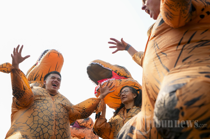 Keseruan Lomba Balap T-Rex di Amerika Serikat