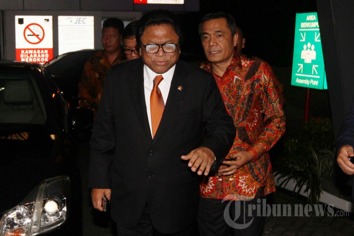 Ketua DPD Jenguk Novel Baswedan