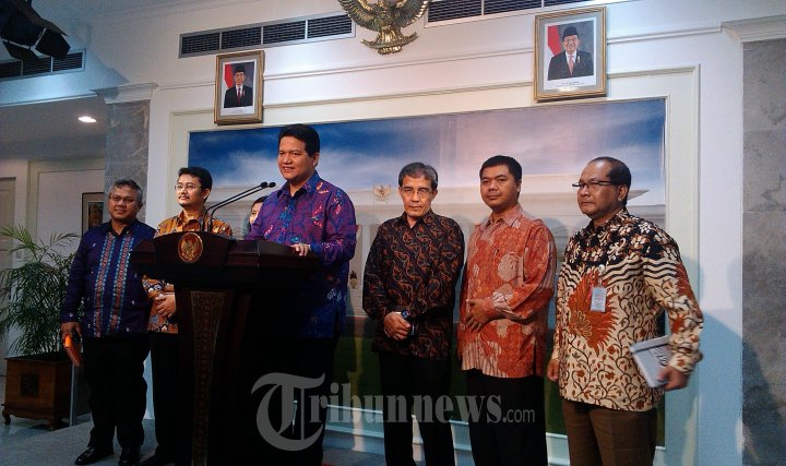 Ketua KPU Husni Kamil Manik DKK Konpers