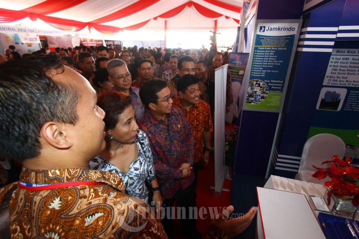 Ketua OJK Memberi Sambutan Sosialisasi Program Jaring