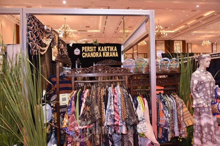Ketum Dharma Pertiwi Hadiri Opening Batik Nusantara