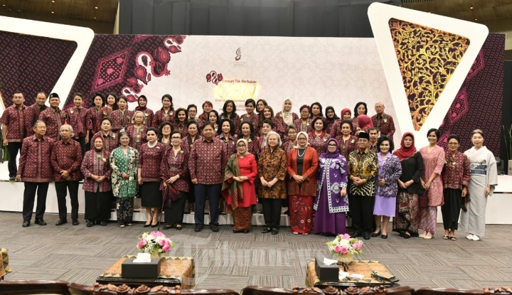 Ketum Dharma Pertiwi Hadiri Opening Batik Nusantara