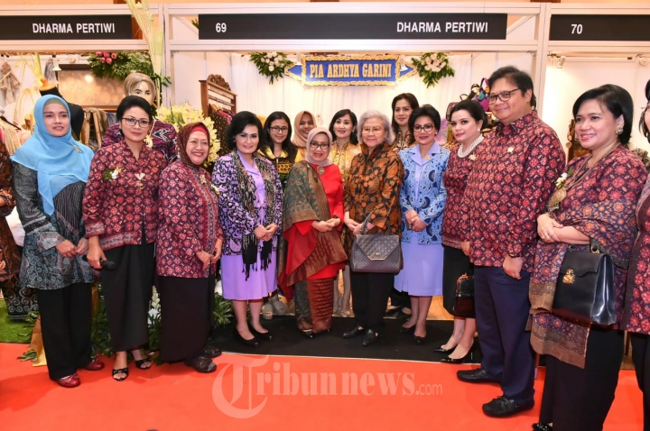 Ketum Dharma Pertiwi Hadiri Opening Batik Nusantara