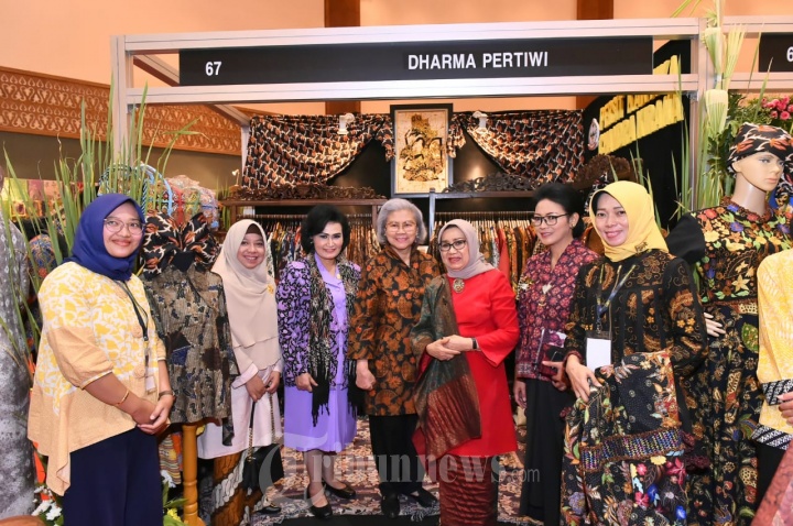 Ketum Dharma Pertiwi Hadiri Opening Batik Nusantara