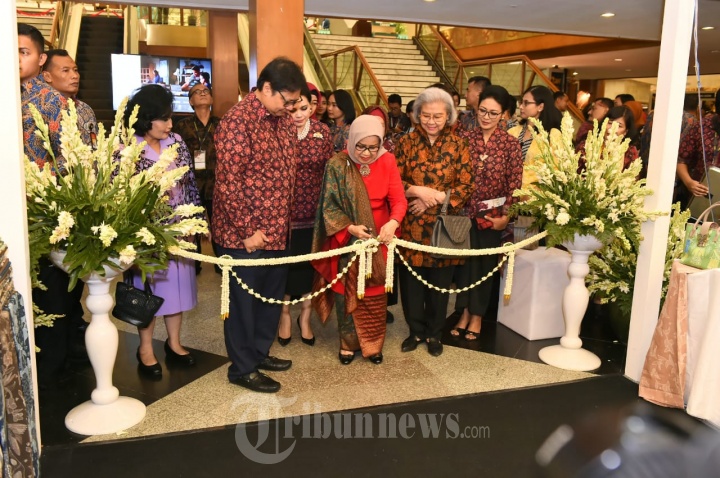 Ketum Dharma Pertiwi Hadiri Opening Batik Nusantara