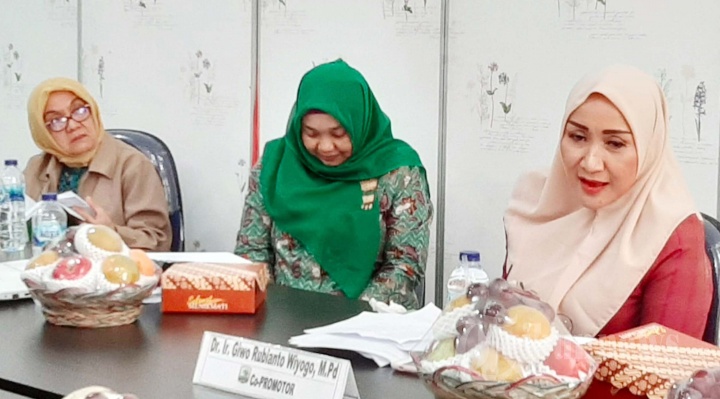 Ketum Kowani Menjadi Dosen Penguji