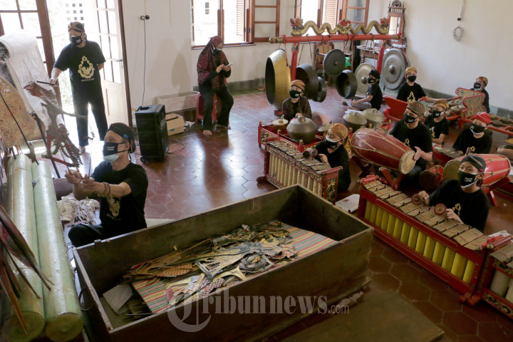 Ki Gunarso Beri Pelatihan 17 Calon Dalang Cilik