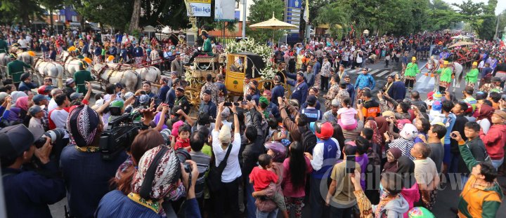 Kirab Agung Jumenengan