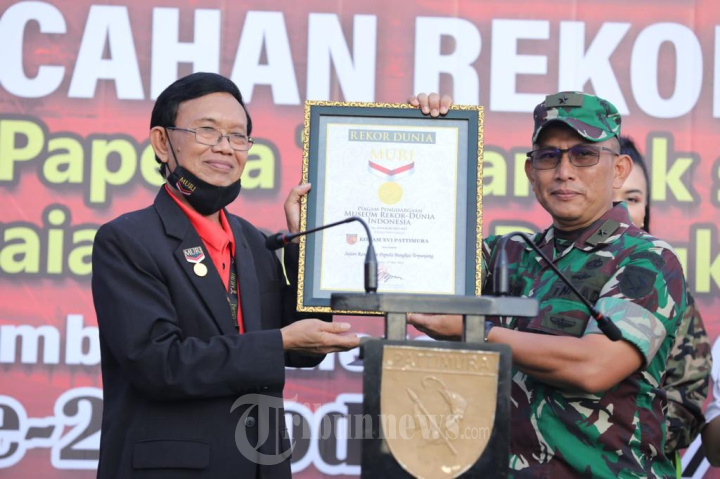 Kodam Pattimura Pecahkan Rekor Dunia Muri Makan Papeda Terpanjang