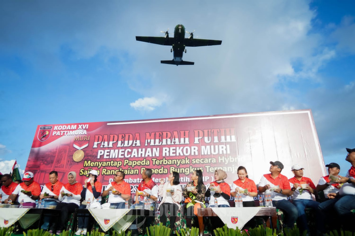 Kodam Pattimura Pecahkan Rekor Dunia Muri Makan Papeda Terpanjang