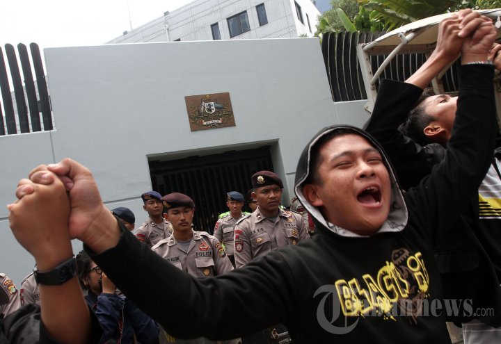 Koin untuk Abbott Diserahkan ke Kedubes Australia
