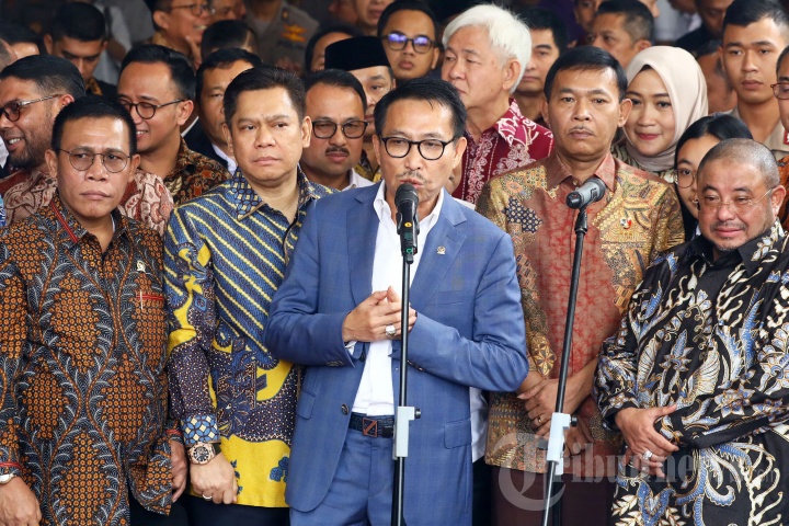 Komisi III DPR RI Kunjungi Calon Kapolri Idham Azis