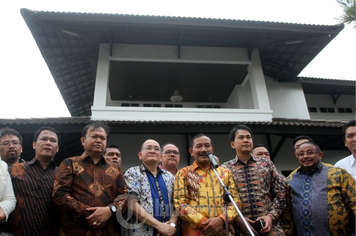 Komisi III Kunjungi Rumah Calon Kapolri Tunggal