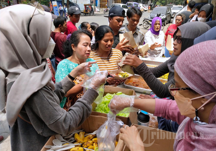 Komunitas Lapak Makan Dhuafa Gelar Makan Gratis Setiap Jumat