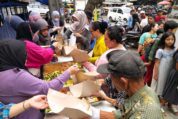 Komunitas Lapak Makan Dhuafa Gelar Makan Gratis Setiap Jumat
