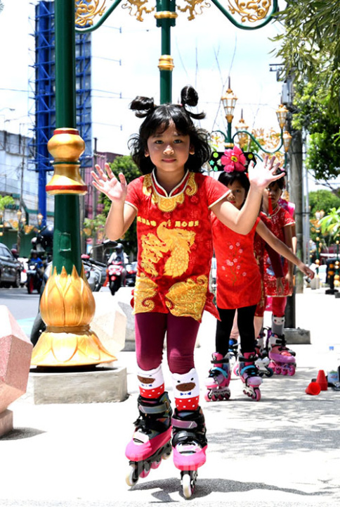 Komunitas Sepatu Roda Mafest Freestyle Sambut Imlek 2023