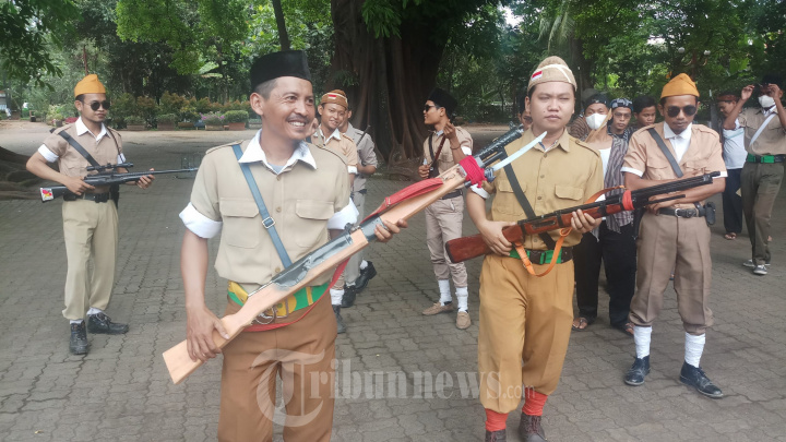 Komunitas Sepeda Onthel Tangerang Peringati Hari Pahlawan