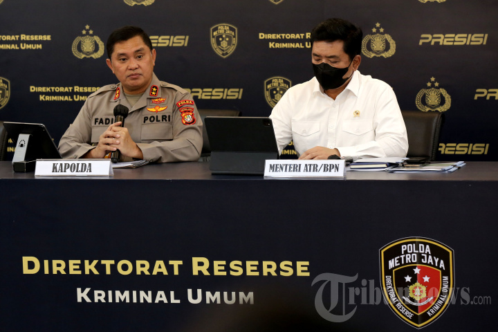 Konferensi Pers Kasus Mafia Tanah