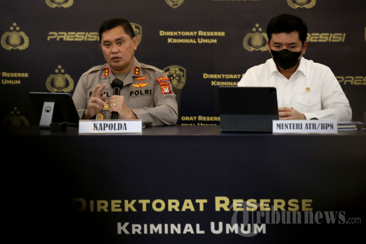 Konferensi Pers Kasus Mafia Tanah