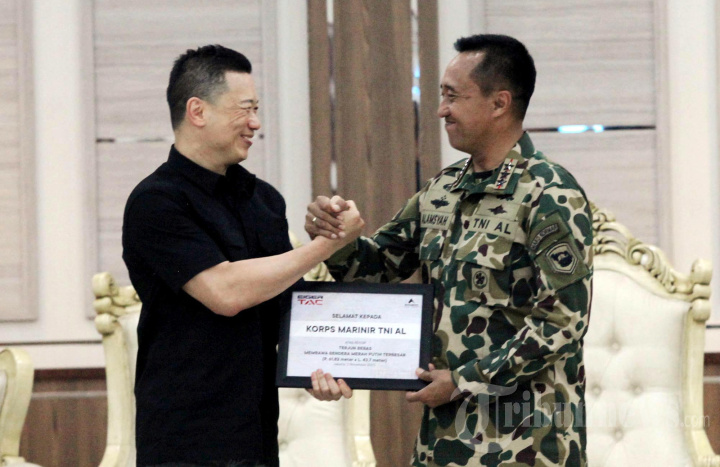 Korps Marinir Menerima Penghargaan Rekor MURI