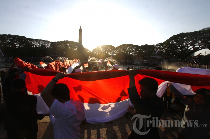 Kota Malang Kibarkan Bendera 25 Meter