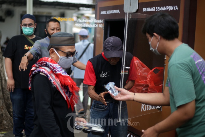 Kotak Amal Makanan Gratis Pandemi COVID-19