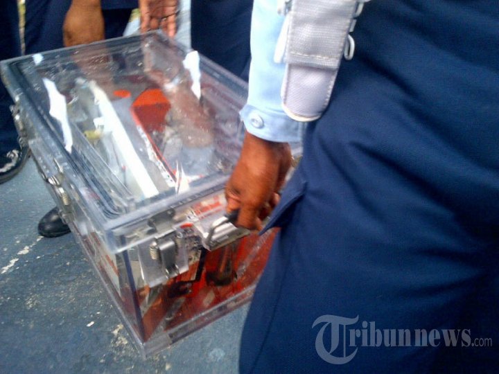 Kotak Hitam Pesawat AirAsia QZ8501